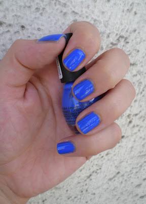 Manucure de la Semaine en Bleu Electrique - Sinful Colors