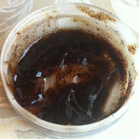 [DIY] Un gommage doux au café, idéal pour le visage & le corps.