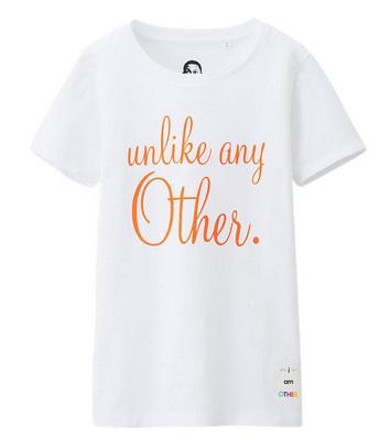 T-shirt Unlike Any Other de la collection Uniqlo & i am OTHER | Beauty By Cyann