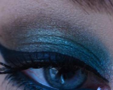 Blue Sepia Makeup