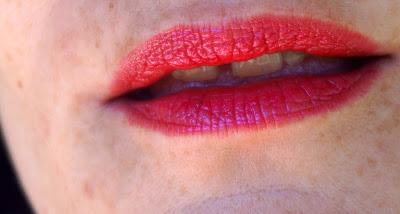 Emilienne - l'amour au rouge à lèvre