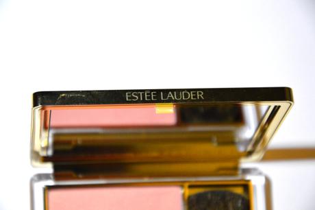 Détail packaging blush // Estée Lauder