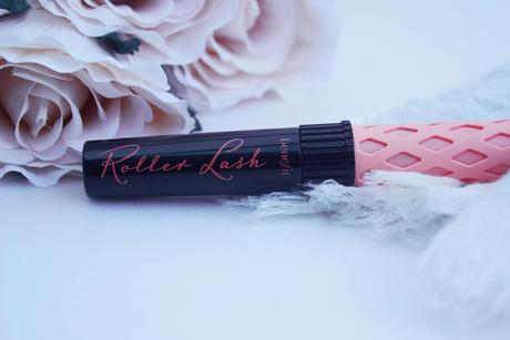 Des bigoudis dans les cils, Roller Lash de Benefit.