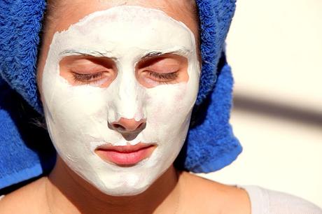 Masque à la poudre d'argile blanche, simple, rapide & efficace