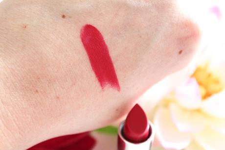 Kat Von D signe mon rouge parfait avec le Studded Kiss Lipstick Bachelorette!