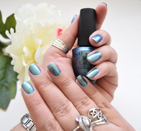 On my nails : This Color's Making Waves