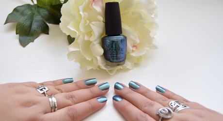 On my nails : This Color's Making Waves
