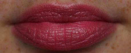 Rouge à lèvres délicieusement brillant | Guerlain, La petite Robe noire