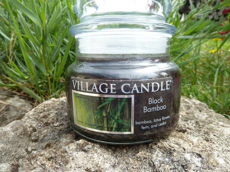 Ambiance chaleureuse et parfumée avec les bougies Village Candle