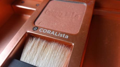 Un maquillage frais et léger avec le kit Go Tropicoral de Benefit